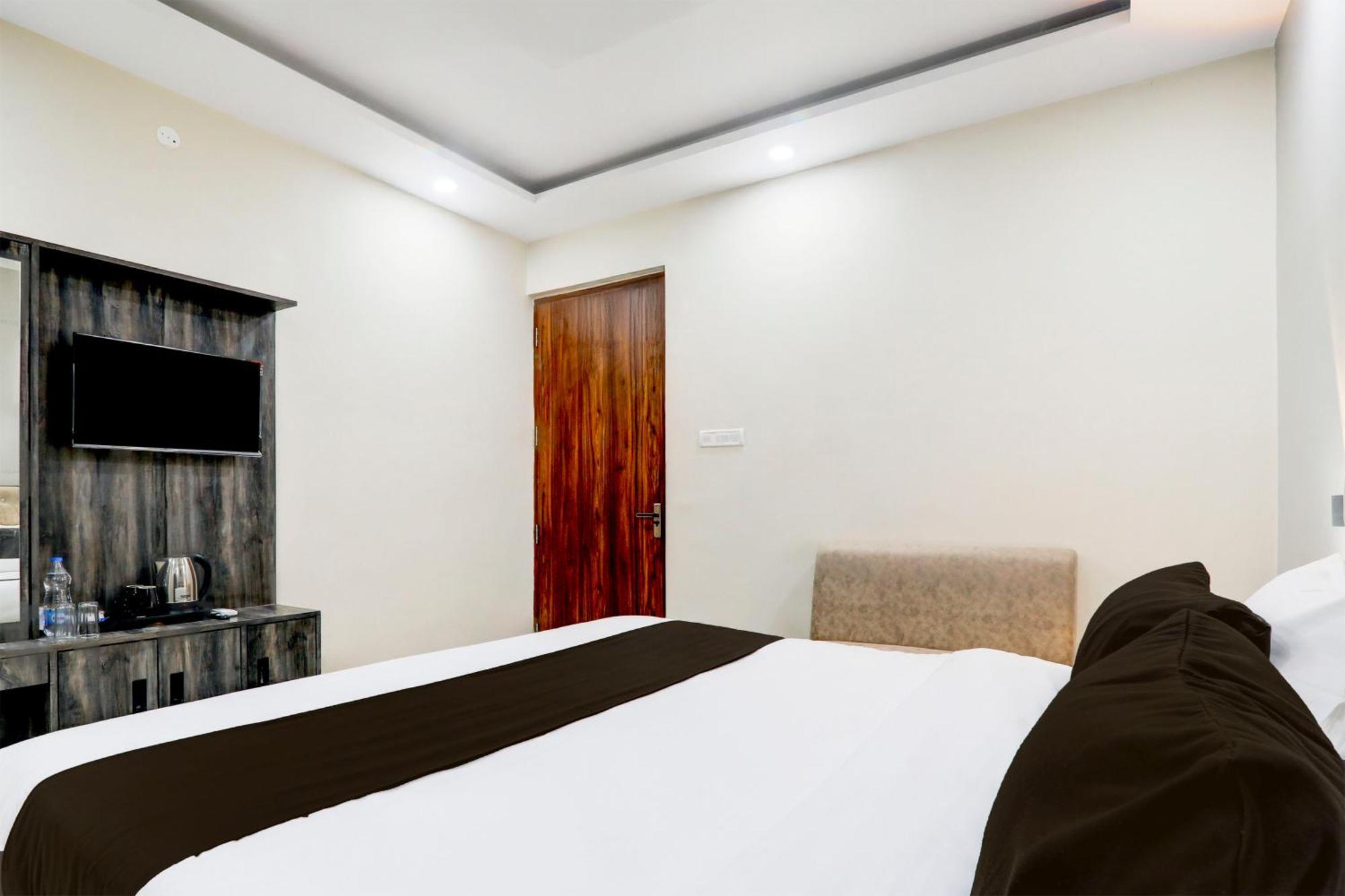 Hotel Super Townhouse Gls International Lucknow Exterior foto
